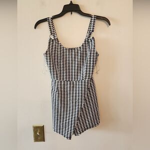 Nobo black and white mini romper size juniors xs